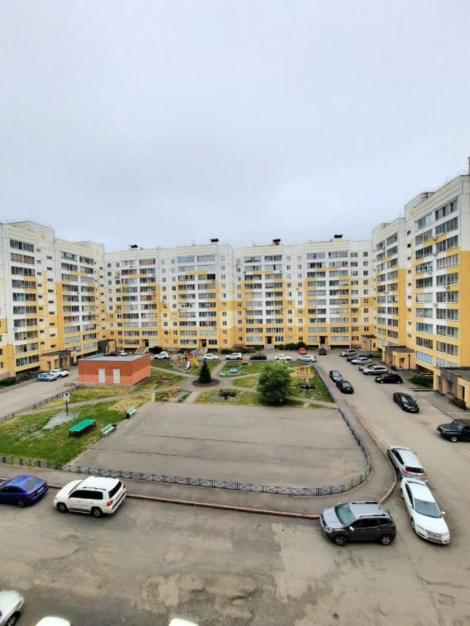 Купить квартиру за 6 098 000 рублей на Шахтеров пр-кт, 121