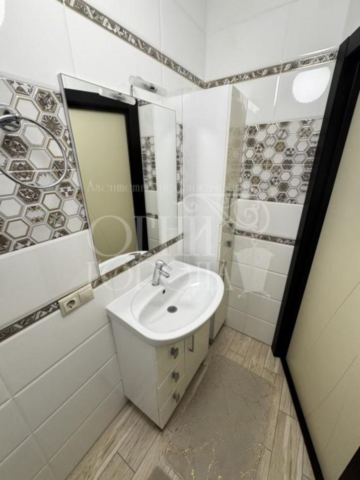 4-комн квартира Строителей б-р, 53а