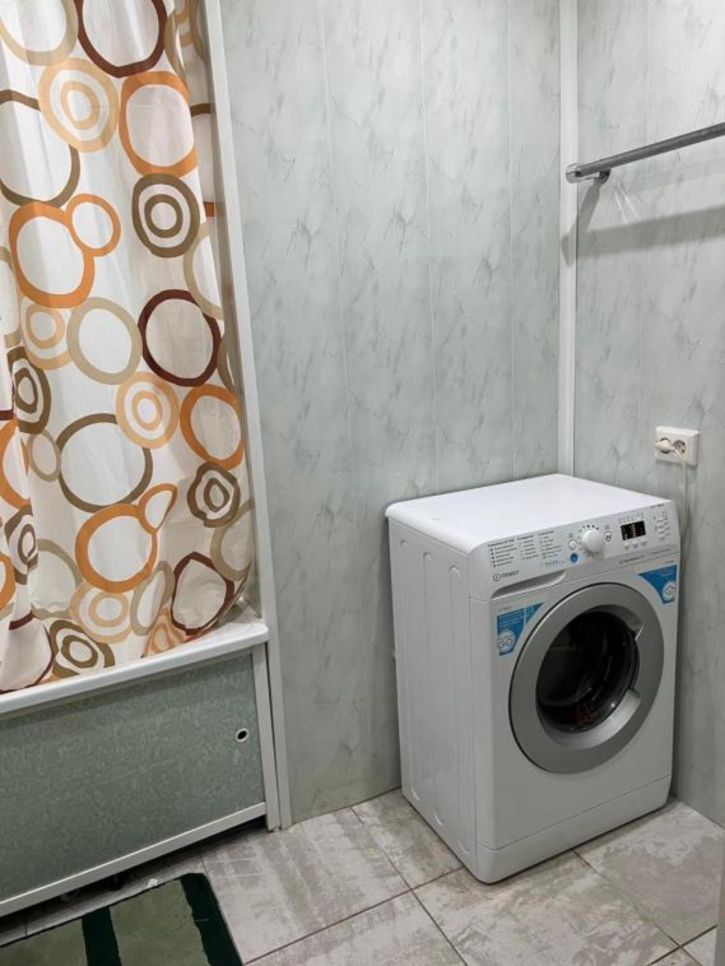 2-комн квартира Леонова, 6