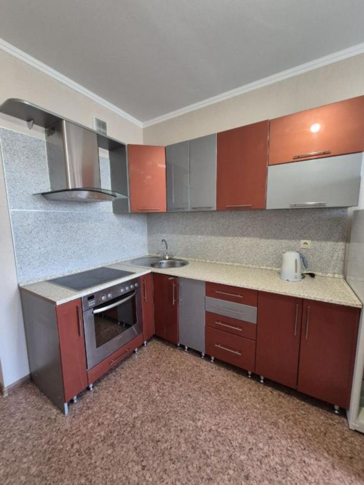 2-комн квартира Шахтеров пр-кт, 121