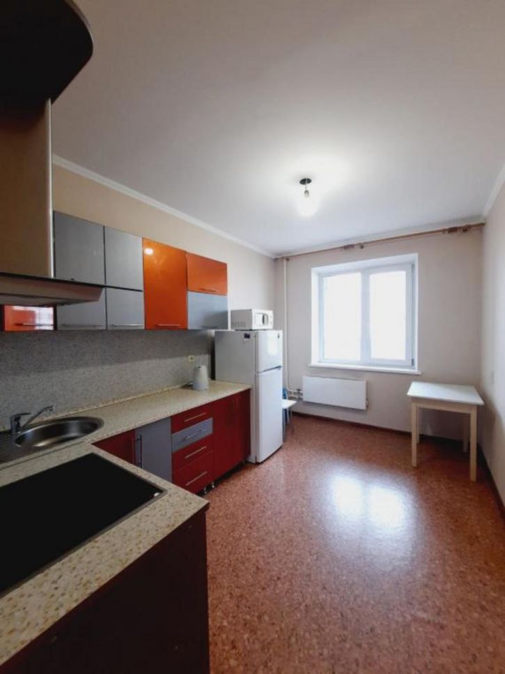 2-комн квартира Шахтеров пр-кт, 121