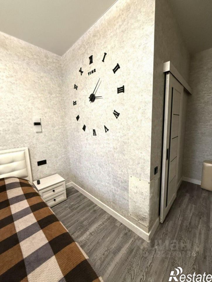 3-комн квартира улица Сергея Тюленина, 1,  д. 1