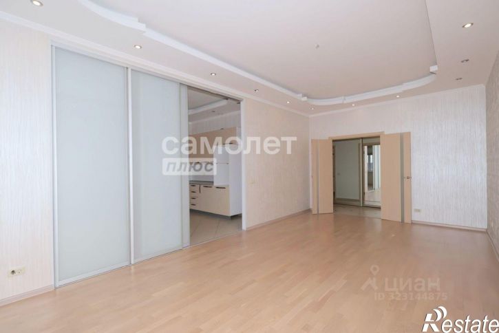 3-комн квартира бульвар Строителей, 53,  д. 53