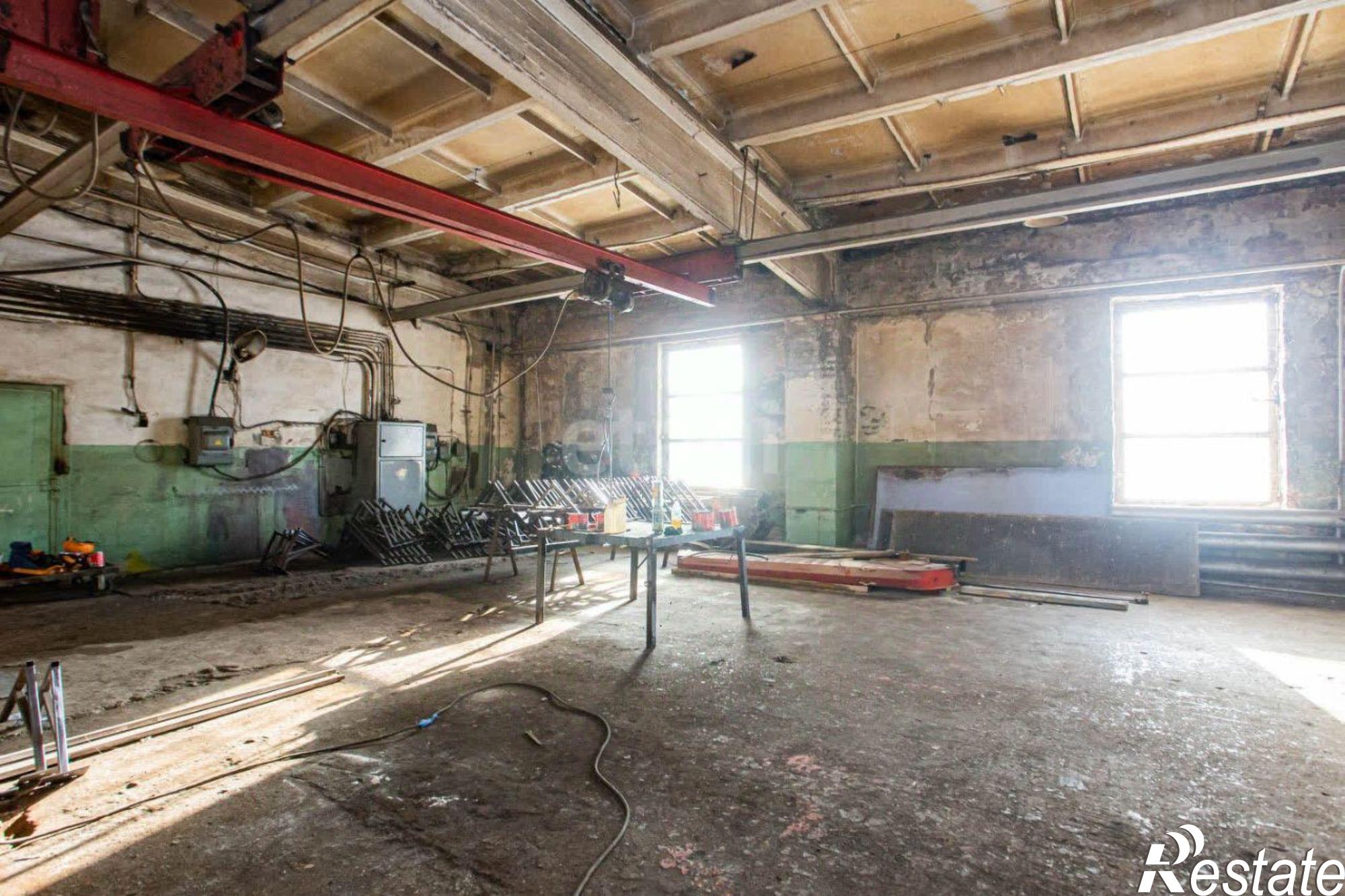 Купить складское помещение за 30 001 300 рублей на 2-й Инициативный переулок, 3