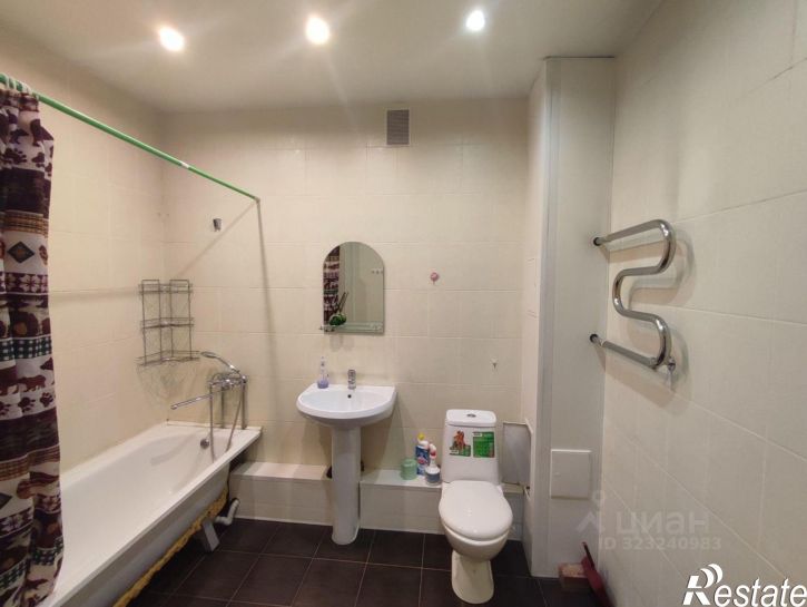 2-комн квартира улица Веры Волошиной, 13Б,  д. 13Б