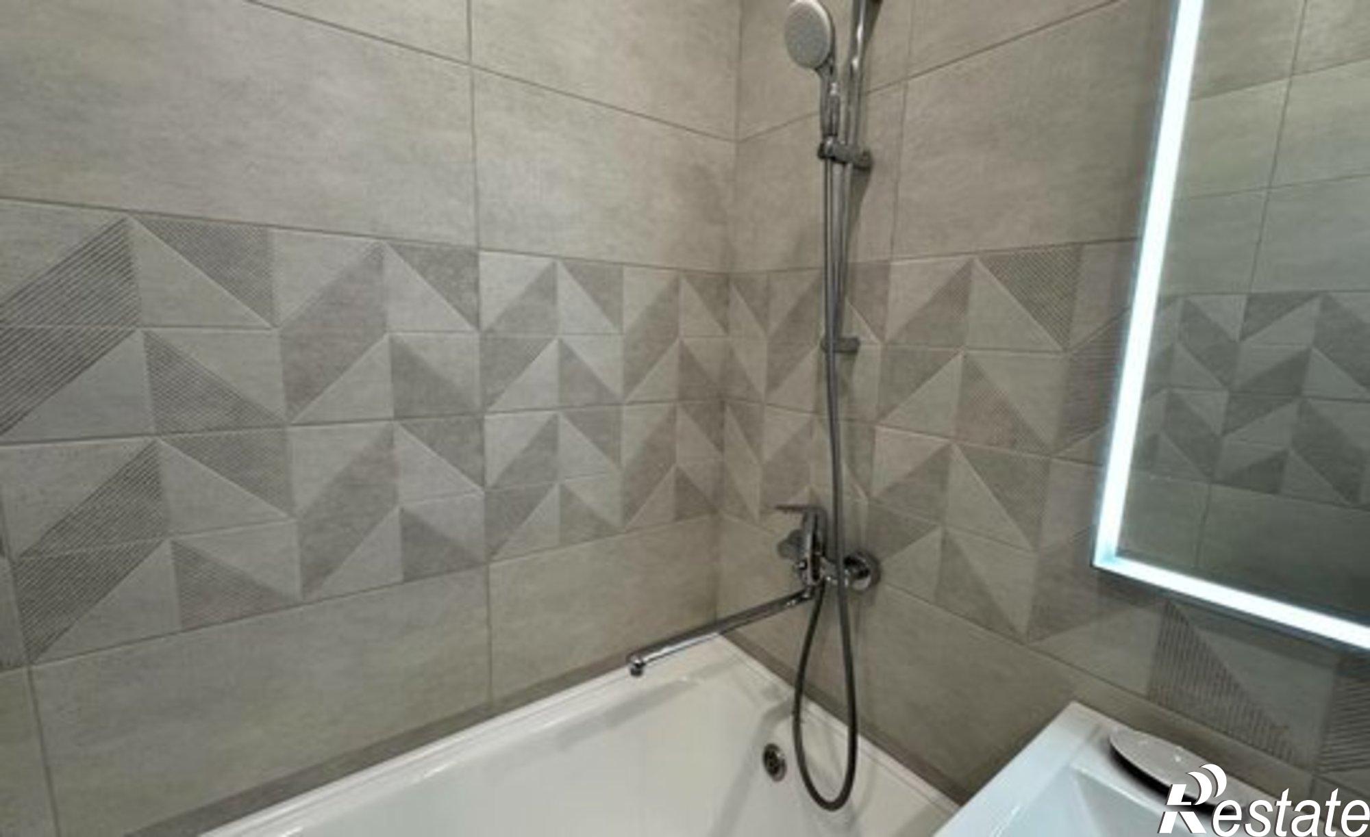 Купить квартиру за 6 100 000 рублей на бульвар Строителей, 65