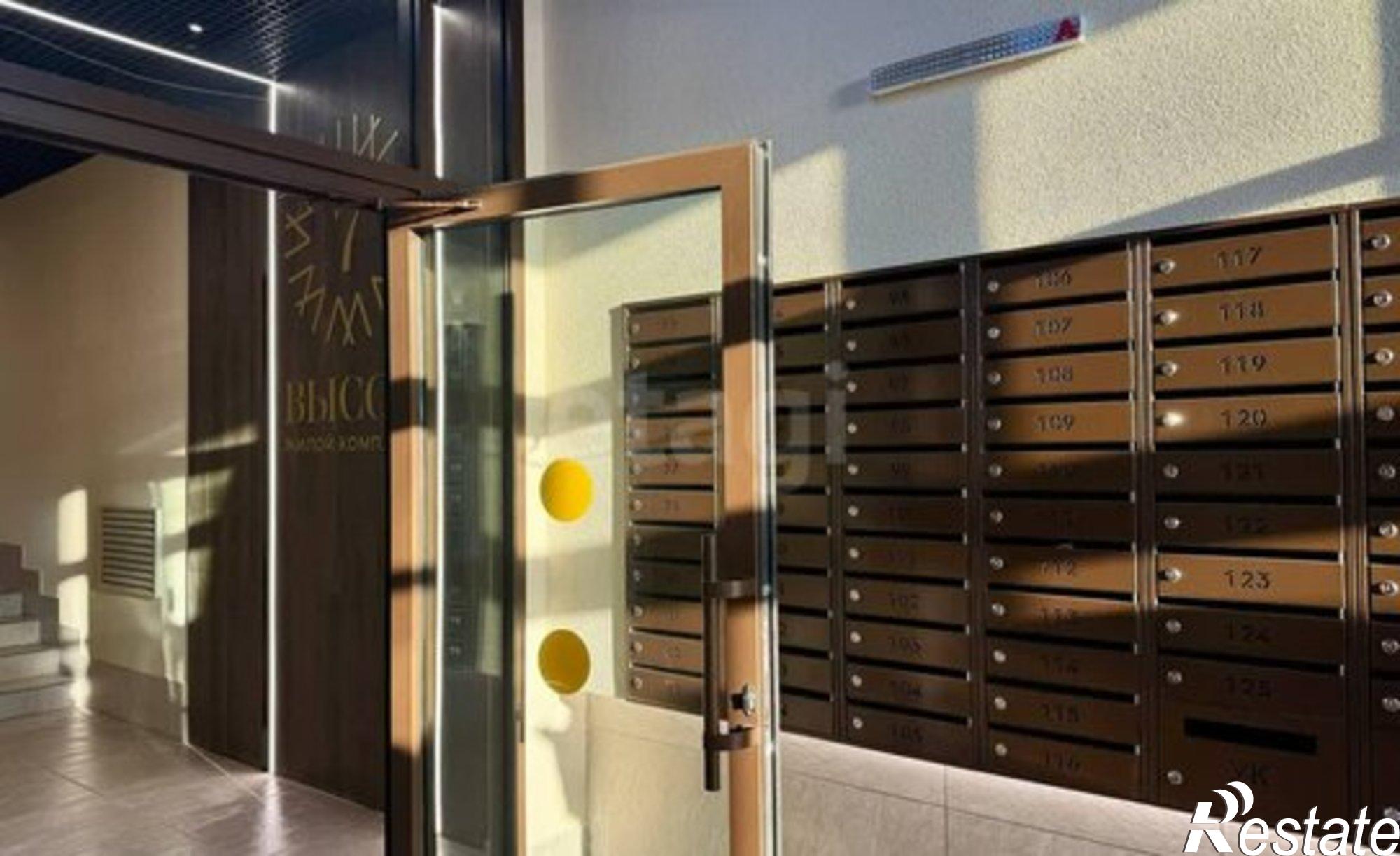 Купить квартиру за 4 250 000 рублей на улица 1-я Линия, 24