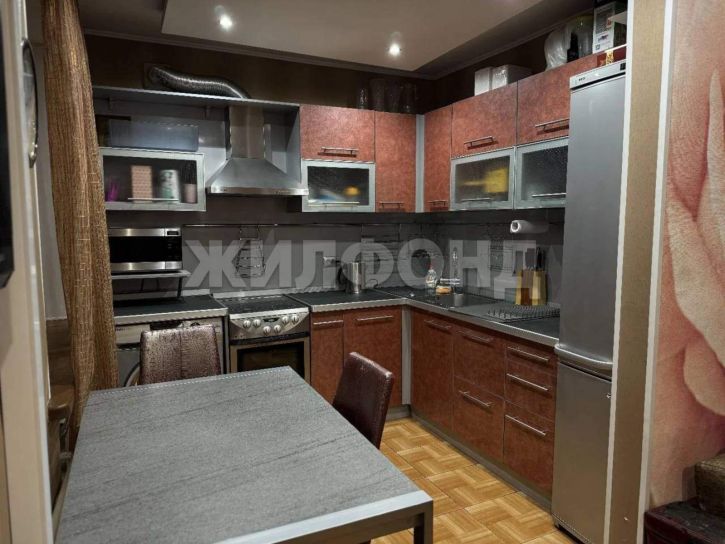 3-комн квартира Сибиряков-Гвардейцев улица, д.6