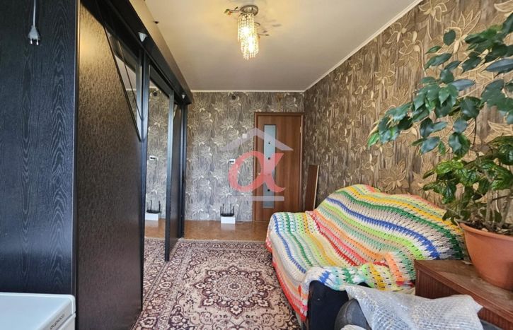 4-комн квартира Космическая улица, 37