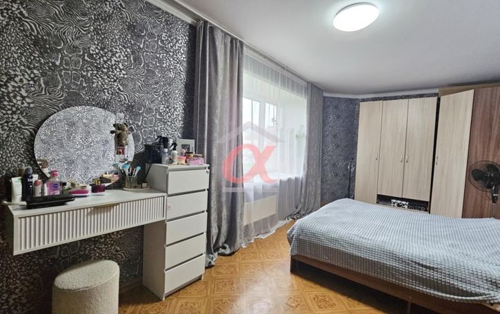 4-комн квартира Космическая улица, 37