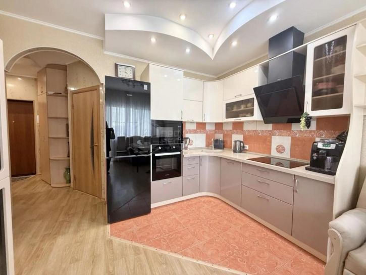 3-комн квартира Свободы, 3
