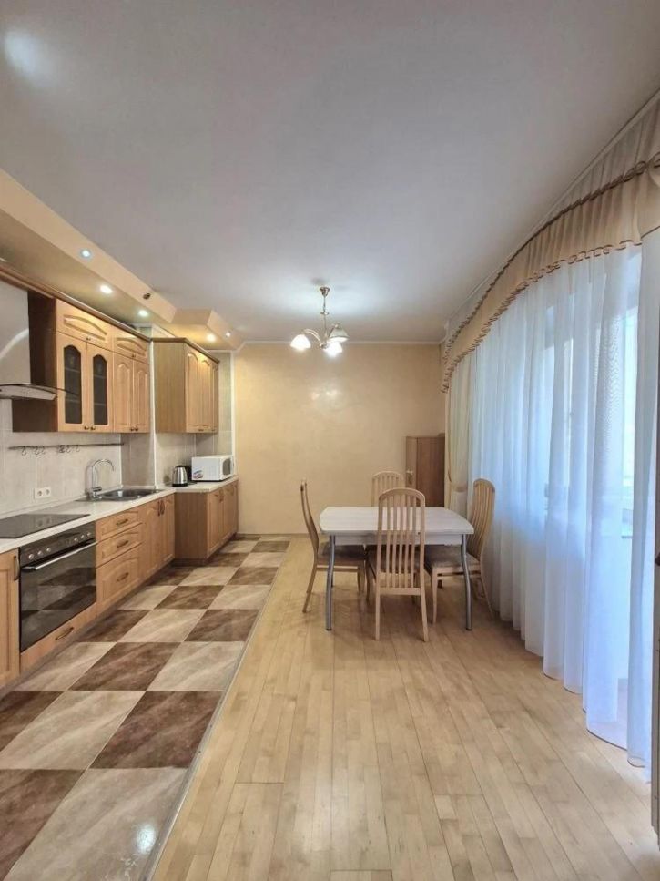 3-комн квартира пр-кт Шахтеров, 72а
