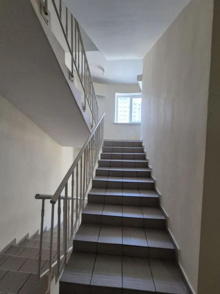 3-комн квартира пр-кт Шахтеров, 72а