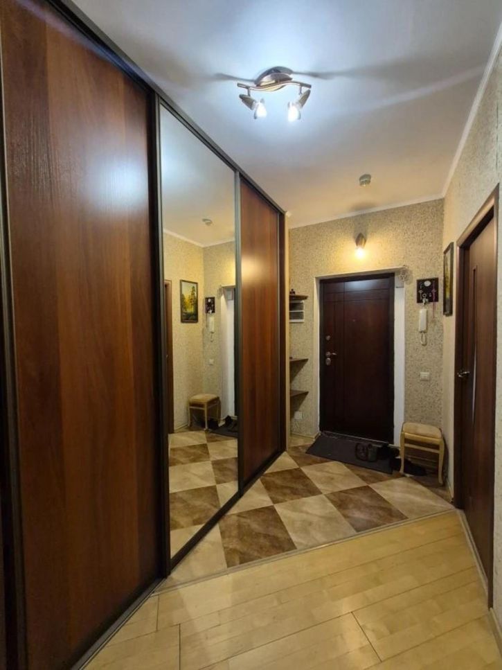 3-комн квартира пр-кт Шахтеров, 72а