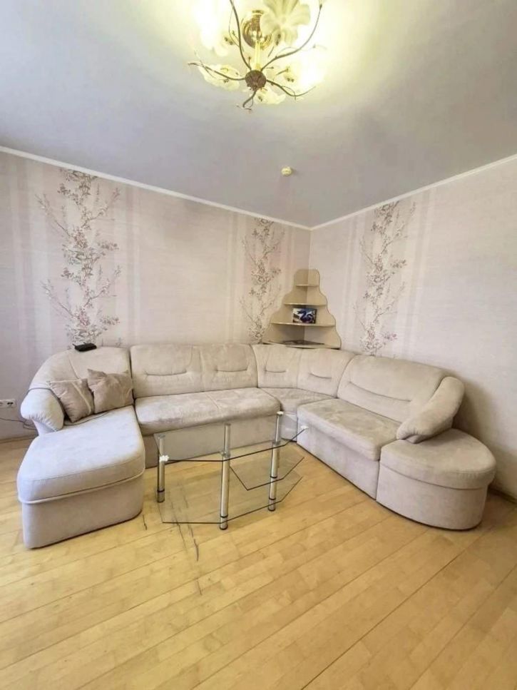 3-комн квартира пр-кт Шахтеров, 72а
