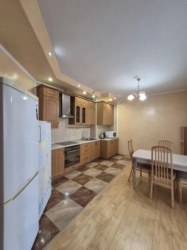 3-комн квартира пр-кт Шахтеров, 72а