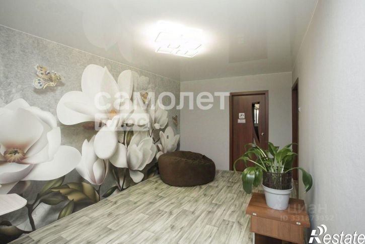 3-комн квартира ул 1-я Линия, 8,  д. 8