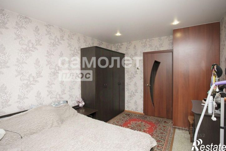 3-комн квартира ул 1-я Линия, 8,  д. 8