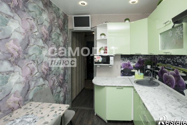 3-комн квартира ул 1-я Линия, 8,  д. 8