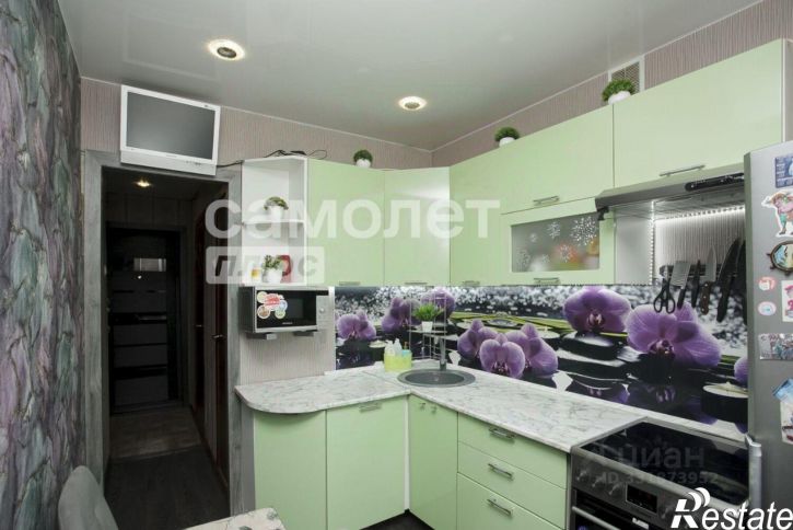 3-комн квартира ул 1-я Линия, 8,  д. 8