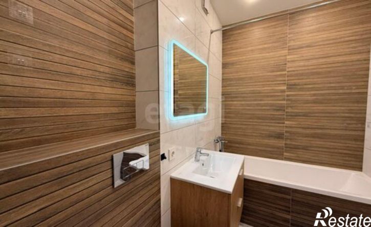 2-комн квартира б-р Строителей, 60 3,  д. 60 3,  к. 3
