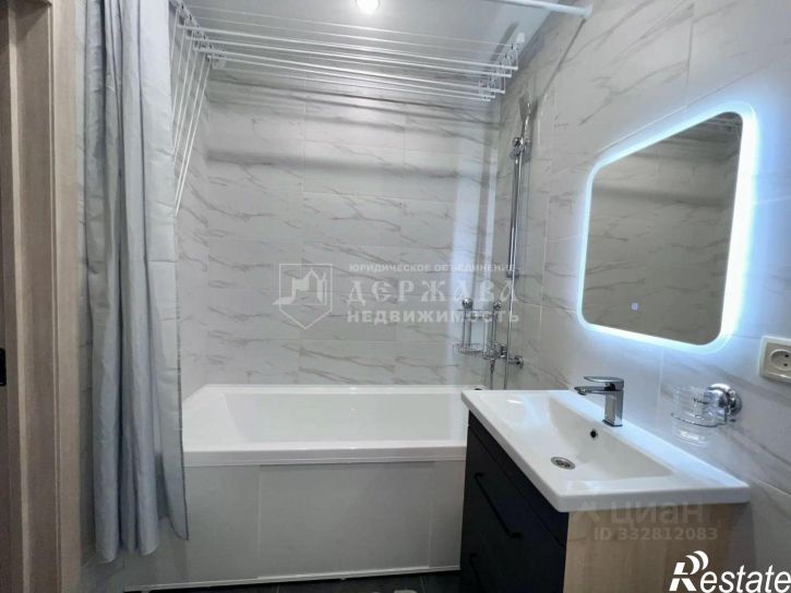 2-комн квартира б-р Строителей, 60 4,  д. 60 4,  к. 4
