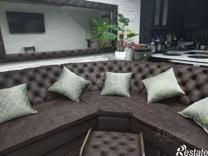 3-комн квартира ул Авроры, 10,  д. 10