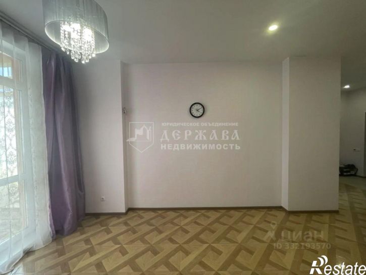 2-комн квартира Осенний б-р, 8,  д. 8