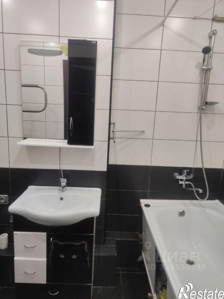 3-комн квартира ул Авроры, 10,  д. 10