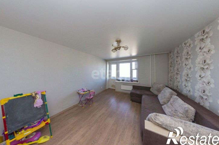 4-комн квартира Космическая улица, 37,  д. 37