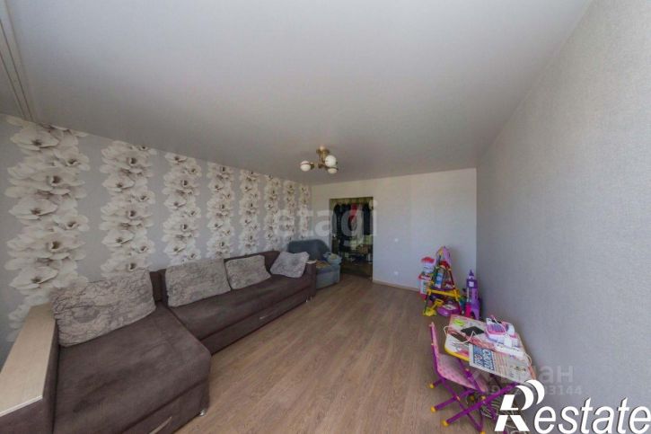 4-комн квартира Космическая улица, 37,  д. 37