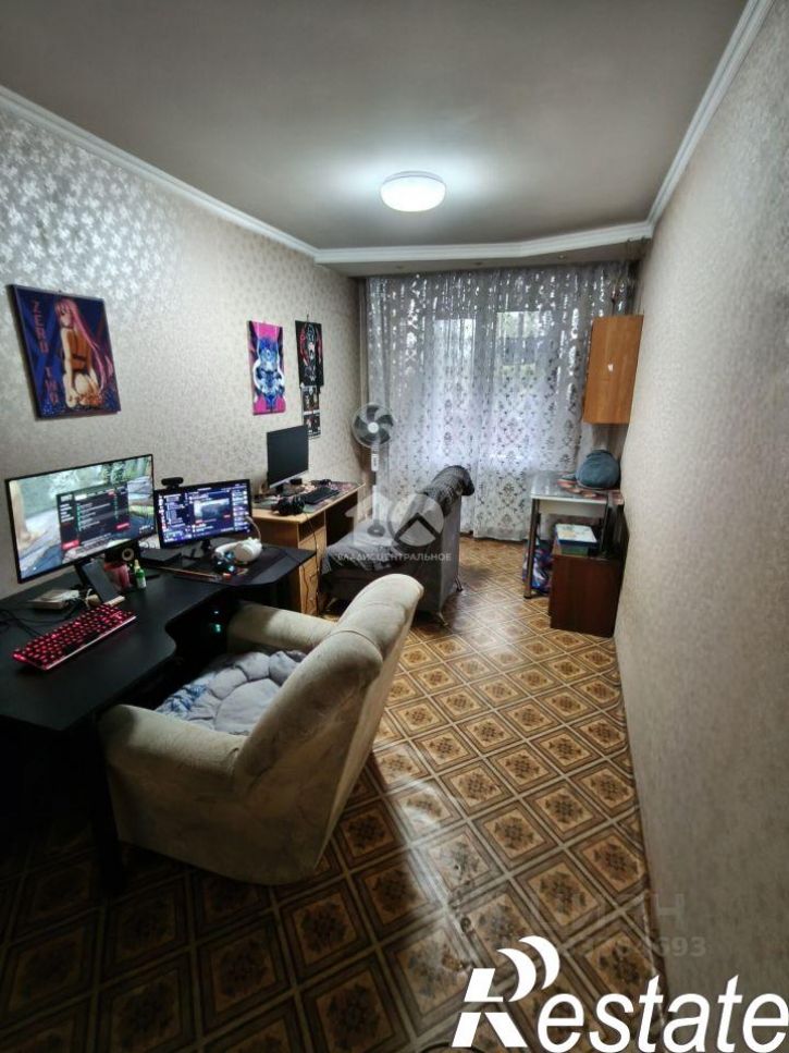 3-комн квартира улица 1-я Линия, 8,  д. 8