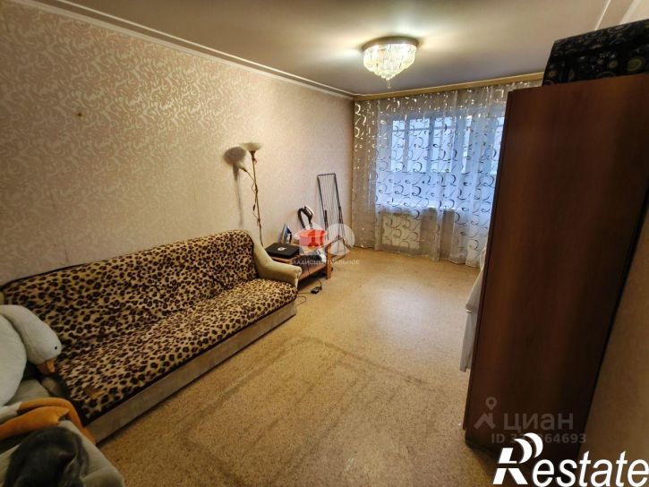 3-комн квартира улица 1-я Линия, 8,  д. 8