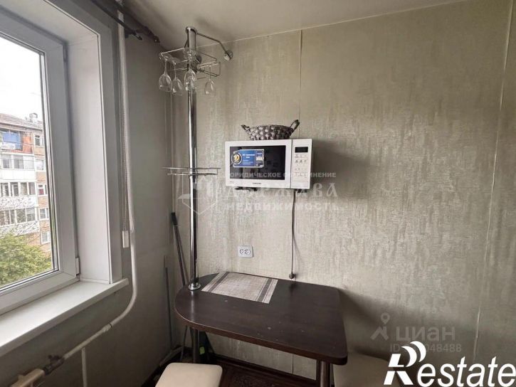2-комн квартира улица Сибиряков-Гвардейцев, 302,  д. 302