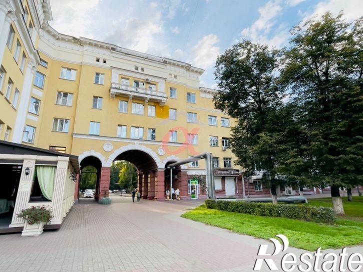 3-комн квартира Орджоникидзе улица, 4