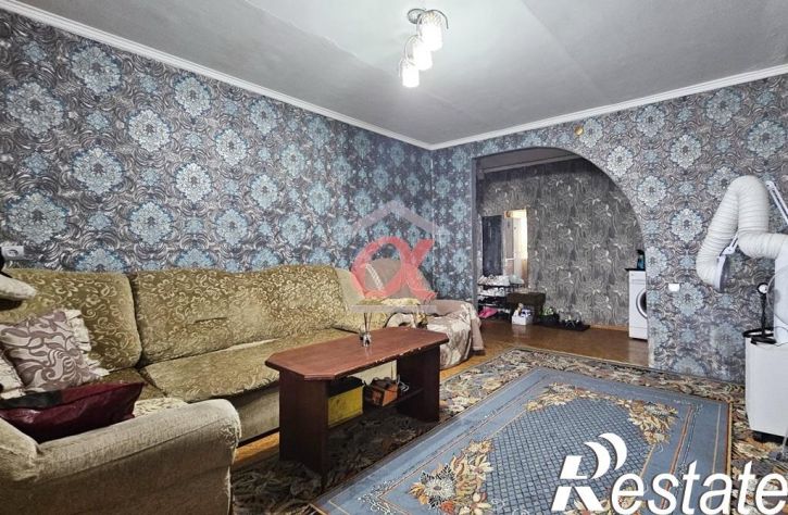 4-комн квартира Космическая улица, 37