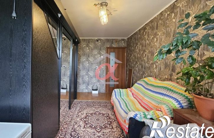 4-комн квартира Космическая улица, 37