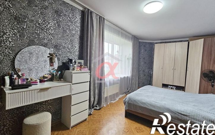 4-комн квартира Космическая улица, 37