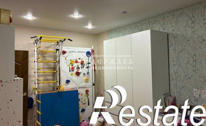 4-комн квартира Космическая улица, 4/1,  д. 4/1
