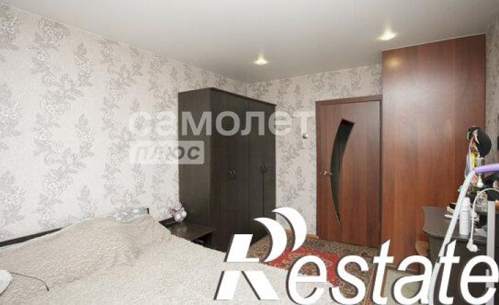 3-комн квартира улица 1-я Линия, 8,  д. 8