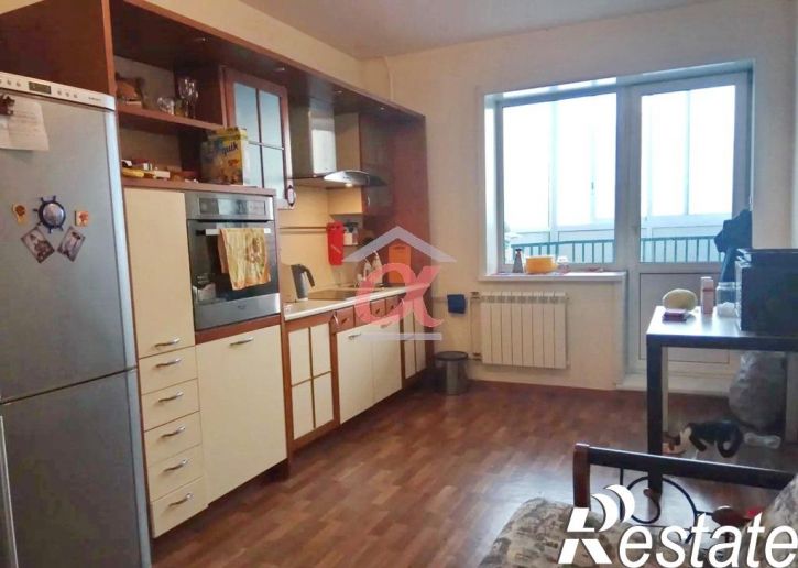 3-комн квартира Шахтеров проспект, 115