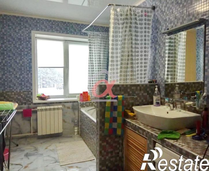3-комн квартира Шахтеров проспект, 115