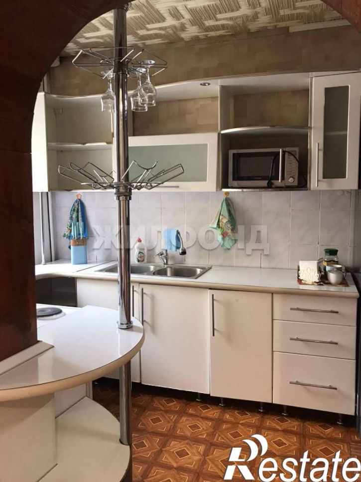 3-комн квартира Веры Волошиной улица, д.15А